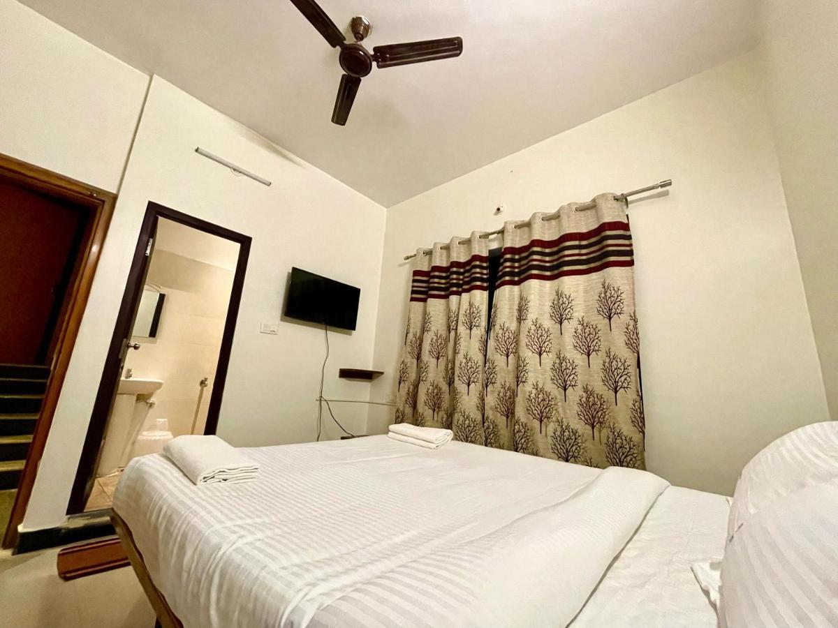 Ashray Residency Hotel Vanivilasa Puram ภายนอก รูปภาพ