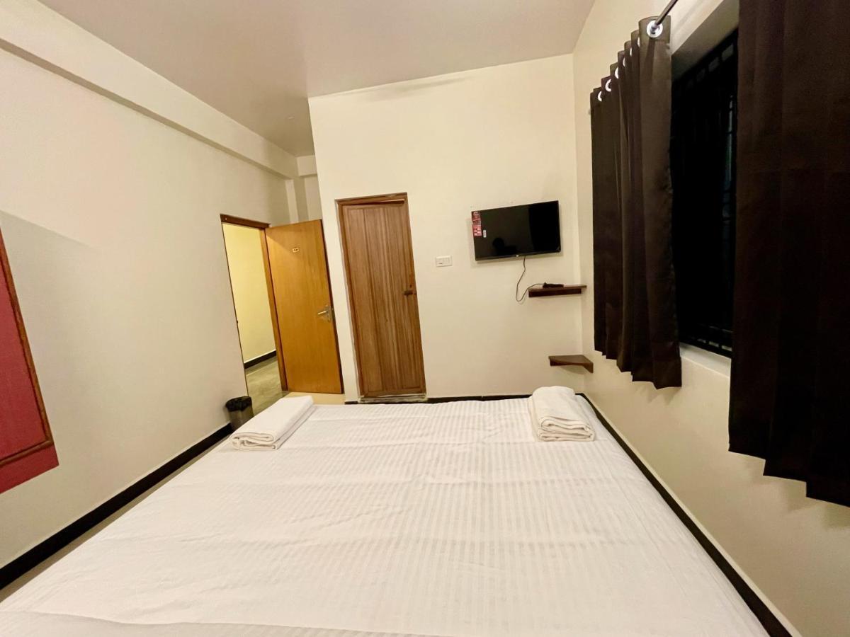 Ashray Residency Hotel Vanivilasa Puram ภายนอก รูปภาพ