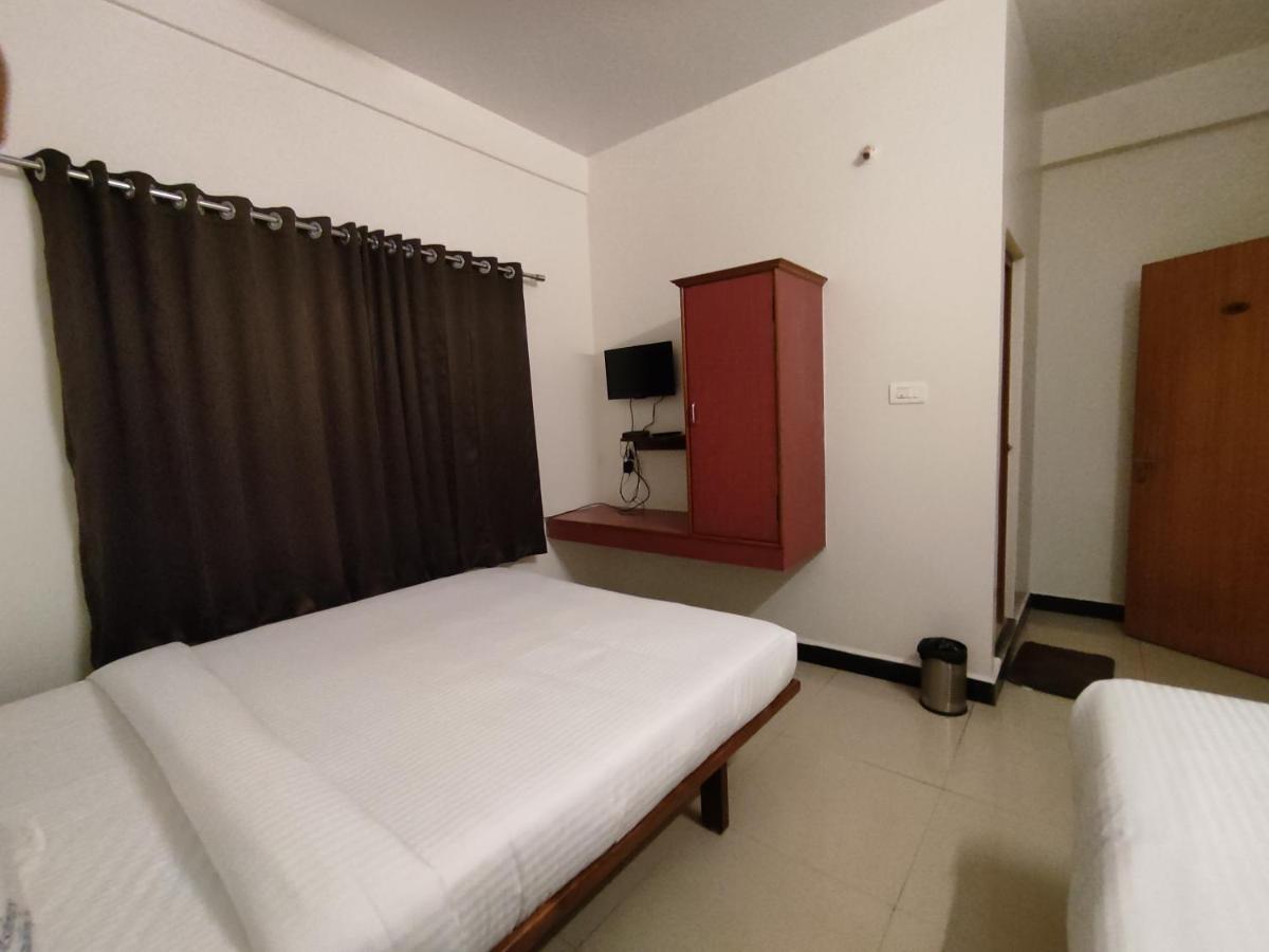 Ashray Residency Hotel Vanivilasa Puram ภายนอก รูปภาพ